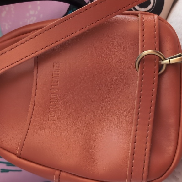 EUC Portland Leather 'Almost Perfect' Sydney Sling Bag Persimmon - Picture 7 of 17